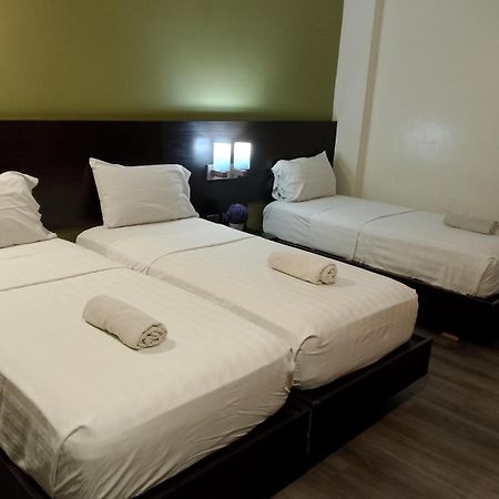Makati Boutique Hotel Near Naia Airport Terminal 3 Edsa Pasay Cbd Makati City Exterior foto